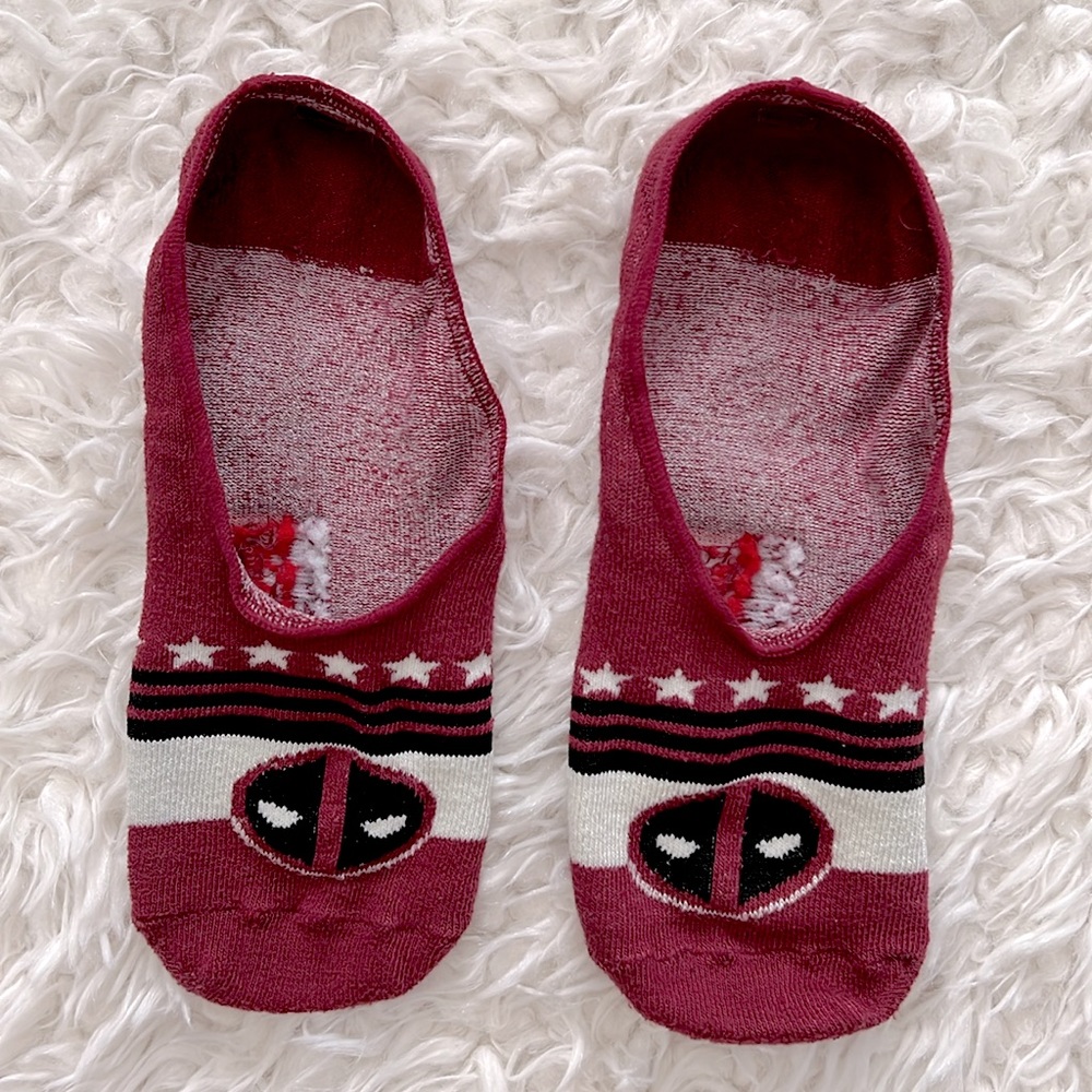 Marvel Deadpool Socks - Picture 2 of 8
